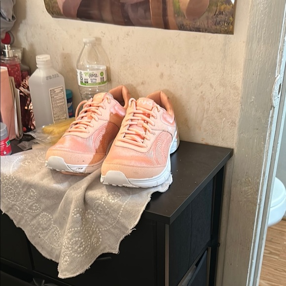 Puma Women's Peach Sneakers - Picture 1 of 5